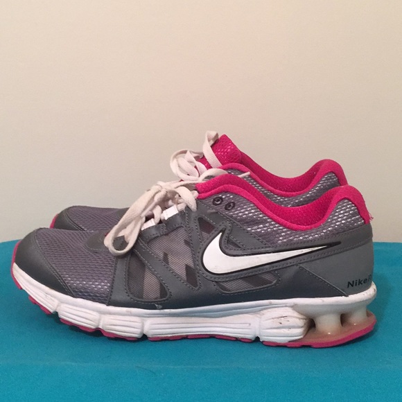 Nike Shoes - Nike reax